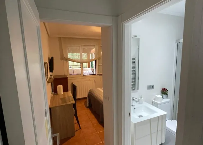 Con Bano Privado Y Jardin Cerca De Playas *