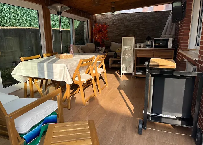 Con Bano Privado Y Jardin Cerca De Playas *